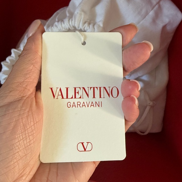 Valentino Garavani Black and Cream Patterned Bucket Hat - Picture 8 of 13